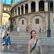 Profesora titulada en Yoga y streching con más de 10 años de experiencia.